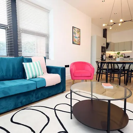 Modern Retreat 2br, Sleeps 6, Smart Tv *