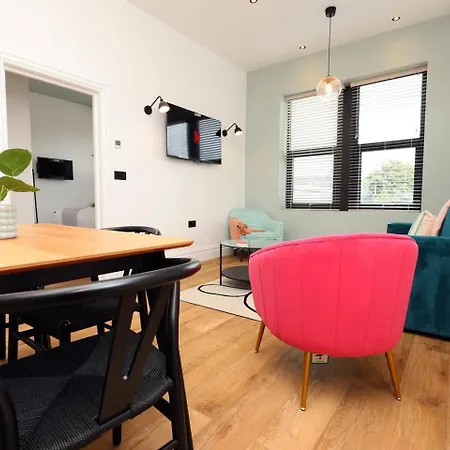 Modern Retreat 2br, Sleeps 6, Smart Tv * Bristol