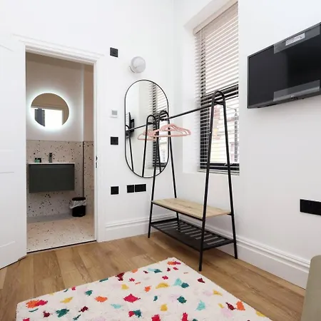 Modern Retreat 2br, Sleeps 6, Smart Tv
