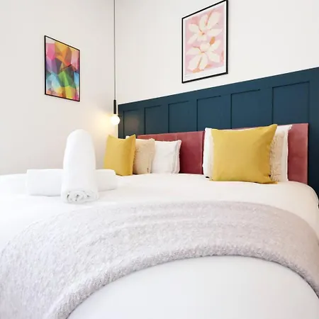 Modern Retreat 2br, Sleeps 6, Smart Tv Apartman *