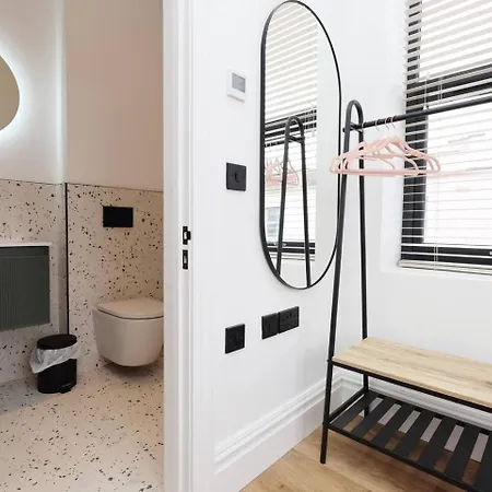 Modern Retreat 2br, Sleeps 6, Smart Tv * 브리스틀