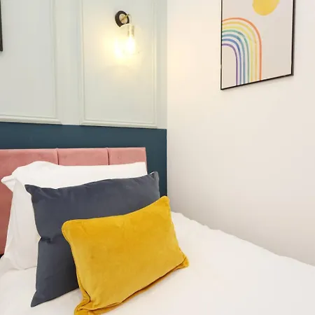Modern Retreat 2br, Sleeps 6, Smart Tv 아파트