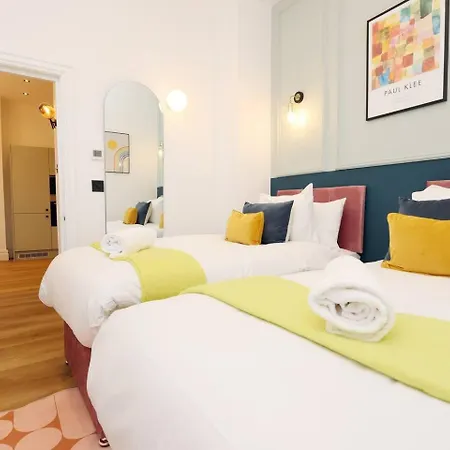 Modern Retreat 2br, Sleeps 6, Smart Tv 아파트 *