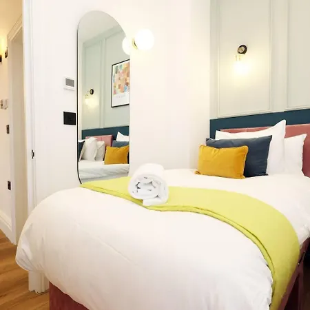 Modern Retreat 2br, Sleeps 6, Smart Tv 아파트 *